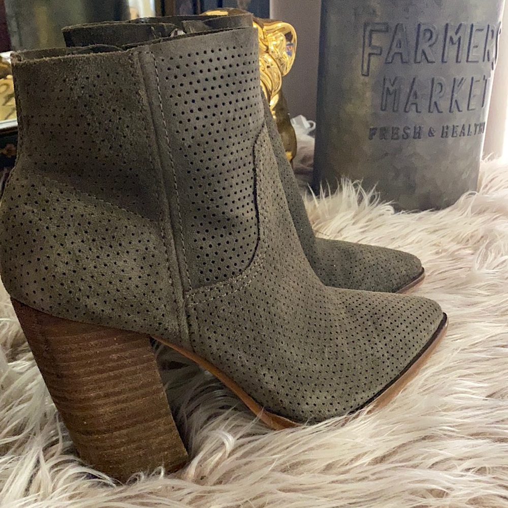 Vince Camuto Dark green suede pointed toe ankle boots